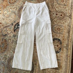 Alice and Olivia white linen cargo pants. Size 4